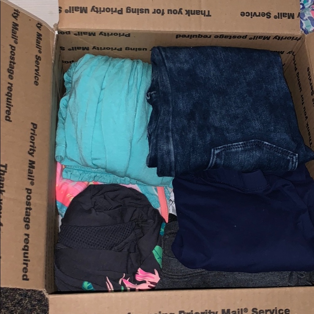 Girls xl and l clothes 18 + clothes
